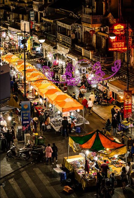 Enjoy-the-Hanoi-Weekend-Night-Market-1